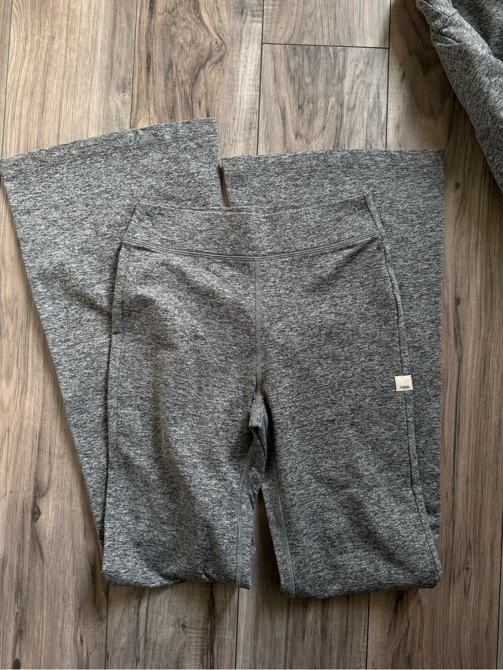 Vuori Granite High Waist Flare Women's Size XS Grey leggings